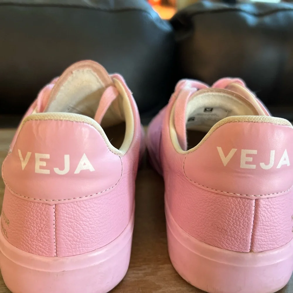 Veja x Mansur Gavriel Campo ChromeFree Leather Sneakers
Pink 🌸 - Picture 10 of 14